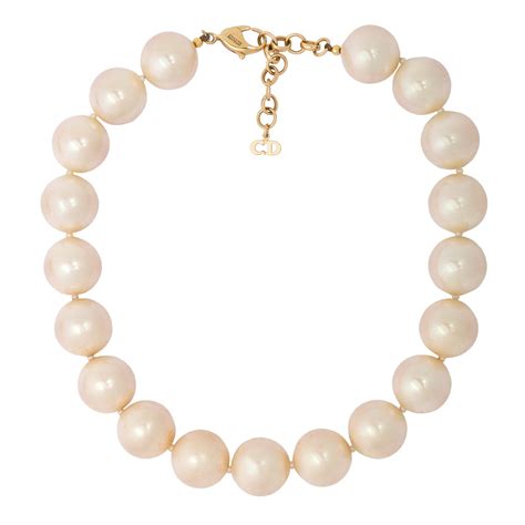 Dior Pearl Necklace .